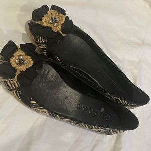 Vera Wang Lavender Ballet Flats — Sz 6-1/2 —Rattan, Black ribbon and rhinestone.